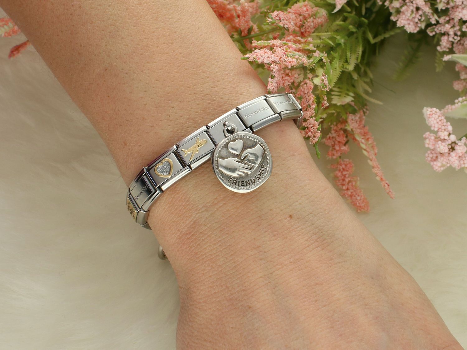 Nomination Link 925 zawieszka srebro 'Splecione dłonie z napisem przyjaźń' 331804 04 biżuteria nomination nomination zawieszki nomination baza.jpg